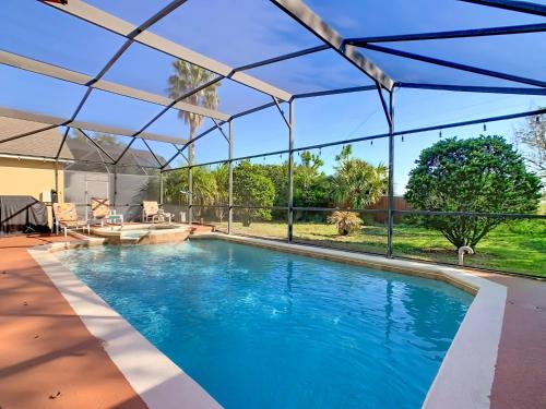 Pool, spa & game room near theme parks photo 5