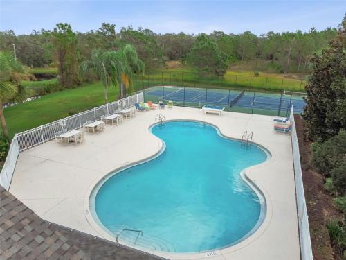 Pool, spa & game room near theme parks photo 75