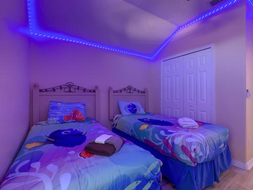 Pool, spa & game room near theme parks photo 46