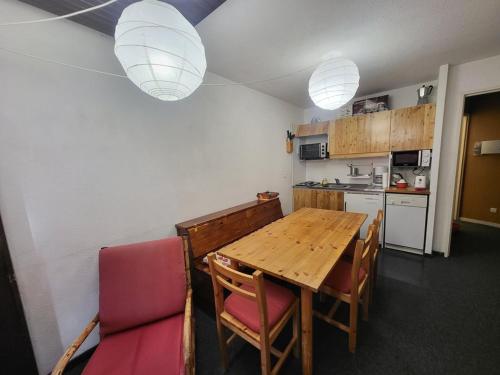 Appartement confortable pour 6 pers. à Montgenèvre avec balcon et parking - FR-1-266-253