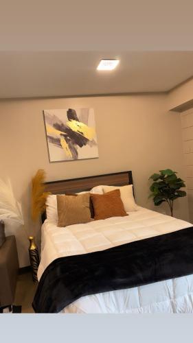 a bedroom with a bed with white sheets and pillows at Opulent Oasis Located in The Heart of Birmingham in Birmingham