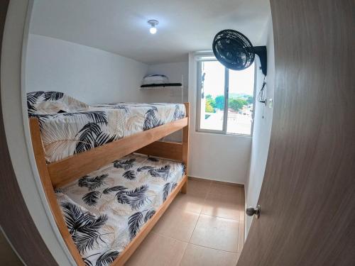 Postel nebo postele na pokoji v ubytování Descanso & Piscina en cómodo apartamento