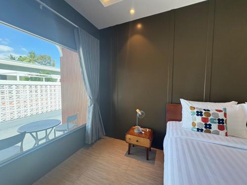 Postel nebo postele na pokoji v ubytování Phangan Hometown Resort - Adults Only