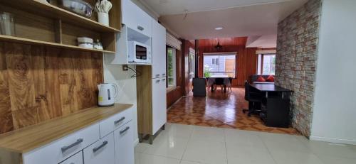Η κουζίνα ή μικρή κουζίνα στο Casa en el centro de llanquihue, hasta 10 personas