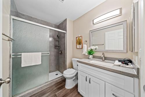 Koupelna v ubytování 2BR 1Bth King Bed,Pool,HotTub,2 Parking,Mira Mesa