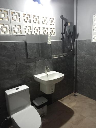 a bathroom with a white toilet and a sink at Ban Ban Bangalow in Ko Jum