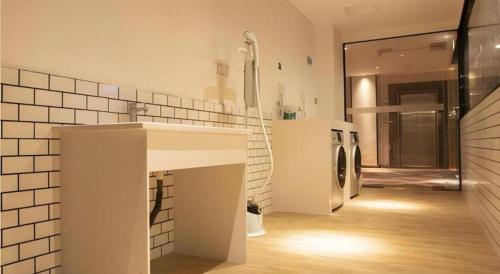a bathroom with a sink and a washing machine at Borrman Hotel Dongguan Zhongtang in Zhongtang