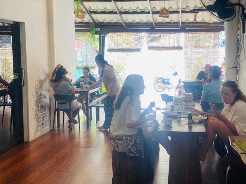 Επισκέπτες που μένουν στο Chalok Hostel