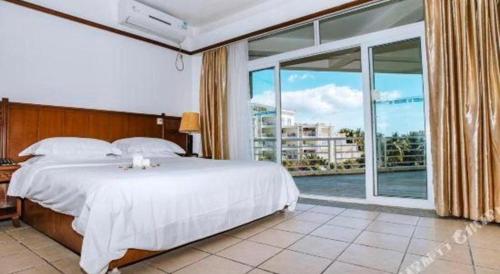 Postel nebo postele na pokoji v ubytování Sanya Summer Beach Sea View Hotel