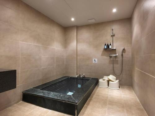 Ένα μπάνιο στο Busan Nokcheon Hot Spring Hotel