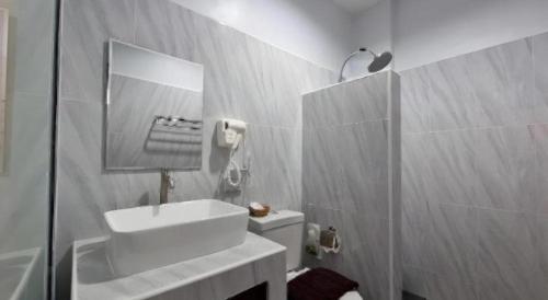 Ένα μπάνιο στο Rajapruek Place