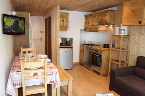 Kuchyň nebo kuchyňský kout v ubytování Trois Vallées Appartements VTI