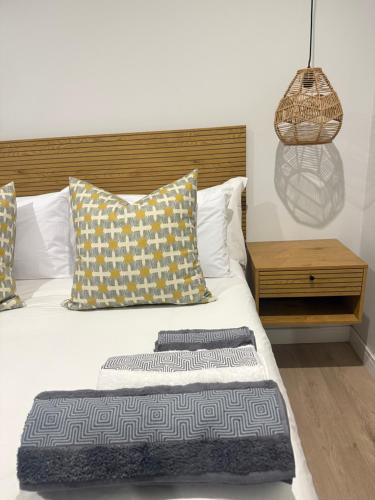 En eller flere senge i et værelse på Sunrise Waterfall at ELLIPSE