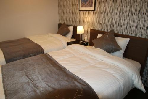 a hotel room with two beds in a room at SA Inn 伊那ナイスロード in Wada