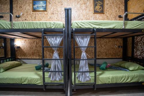 Postel nebo postele na pokoji v ubytování Gina hostel kohlanta