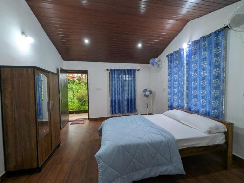 Ένα ή περισσότερα κρεβάτια σε δωμάτιο στο Rasta Homestay