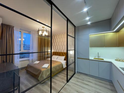 Ένα ή περισσότερα κρεβάτια σε δωμάτιο στο LUXURY Apartment in Podil Plaza & Residents