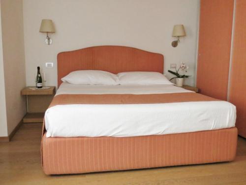 a large bed with a large wooden headboard in a bedroom at Belisario Fiera Milano Apartment in Milan