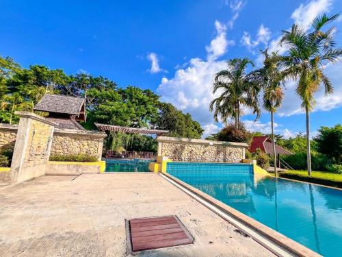 Bazén v ubytování Pai Hotsprings Spa Resort nebo v jeho okolí