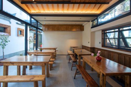 Restaurace v ubytování Hongcun Nanhu Guanyuan Designer Lake View Resort Hotel Scenic spot tickets are not included