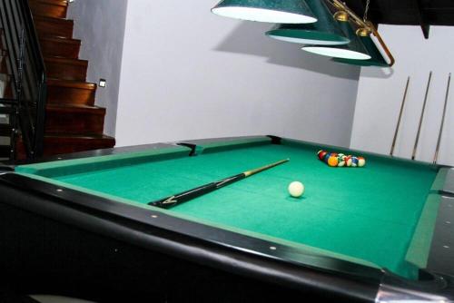 Biliár nebo kulečník v ubytování The Venice Royal Bungalow Nuwaraeliya