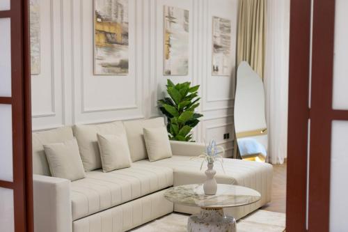 Luxury Condo 3 BR in Dubai Marina Sulafa 4004