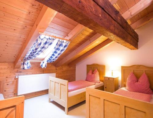a bedroom with two beds in a wooden house at Landurlaub bei Familie Haug in Freyung