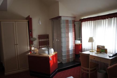 Säng eller sängar i ett rum på Hotel Am Schloss *** Superior