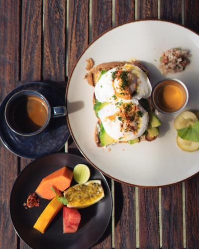 アハンガマにあるUNU Boutique Hotel -- Adults Only --の卵野菜盛り合わせ