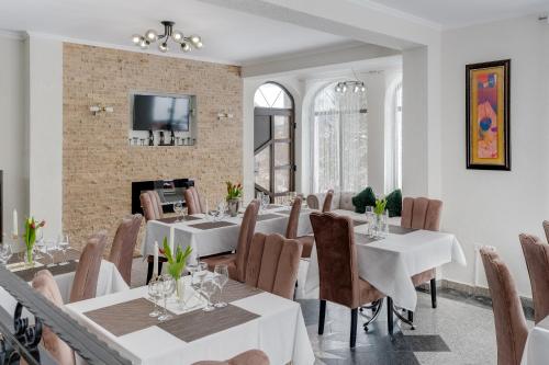 Μια τηλεόραση ή/και κέντρο ψυχαγωγίας στο Oana Boutique C D I