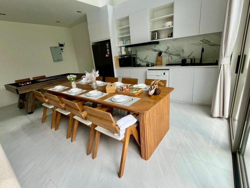 Kuchyň nebo kuchyňský kout v ubytování Jasmine Pool Villa