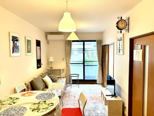 a living room with a couch and a table at 横浜中華街,元町,山手エリア観光に最適,静かで62平米快適な一軒家,鎌倉へも好アクセス! in Yokohama