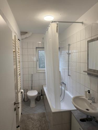 Koupelna v ubytování Home im Pott - Sehr Zentral - 4 Pers, TV