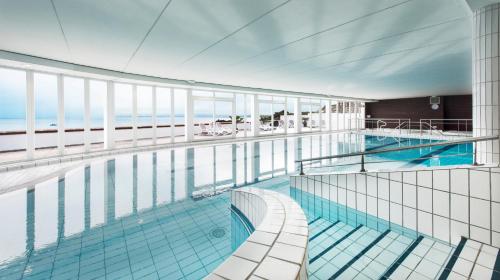 a swimming pool on the top of a cruise ship at Hôtel Valdys Thalasso & Spa - la Baie in Douarnenez
