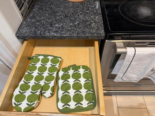 Kuchyň nebo kuchyňský kout v ubytování TheDebras Serene 3BR Home at Sutherland