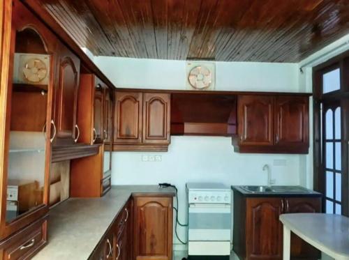 Una cocina o kitchenette en Orient Tours Residence