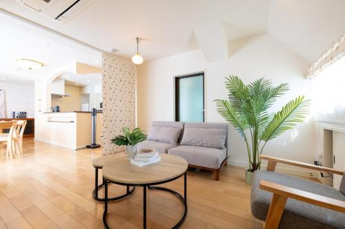LV Harajuku Luxury Villa facing Takeshita Dori 193 sqm, 18 people, 2-minute walk from Harajuku Station
