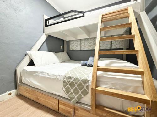 Postel nebo postele na pokoji v ubytování Copthorne Apartment Hotel with Big Balcony for 6