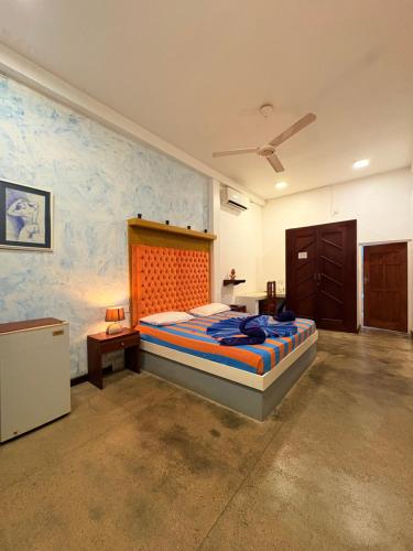 a bedroom with a bed and a table in it at Gomez Place in Negombo
