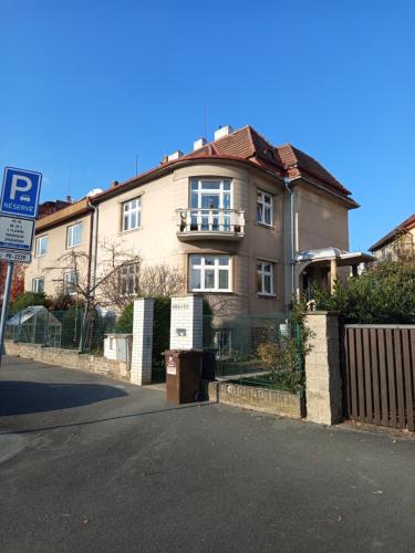 Sweet home apartment Kobylisy