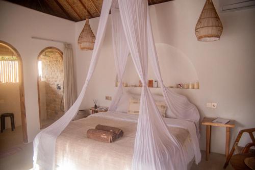 Ein Bett oder Betten in einem Zimmer der Unterkunft Villa Nyantara