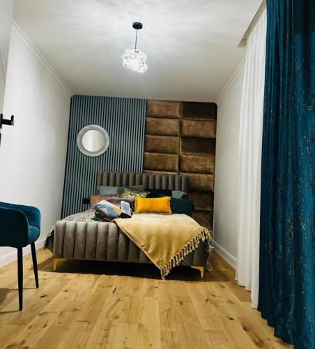 a bedroom with a bed and a blue curtain at GZP Residence Lugoj 16 in Lugoj