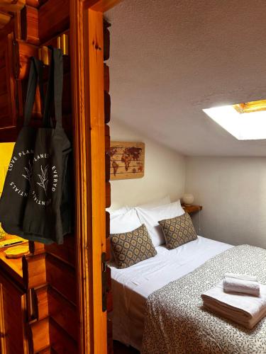a bedroom with a bed and a black bag at FreeMood Campaegli in Campaegli