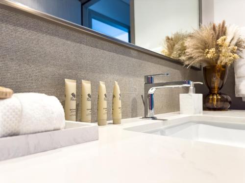 Φωτογραφία από το άλμπουμ του GRANDE SIGNATURE with Fountain Show and direct Burj Khalifa view with DXB AIRPORT VIP Shuttle option for 6 guests στο Ντουμπάι