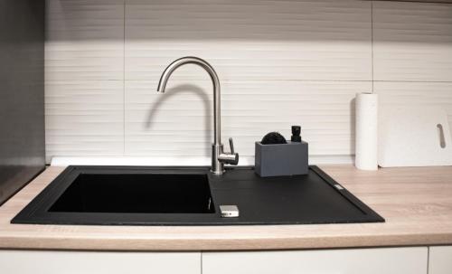 Kuchyň nebo kuchyňský kout v ubytování Cozy Apartment w Floor Heating & Parking