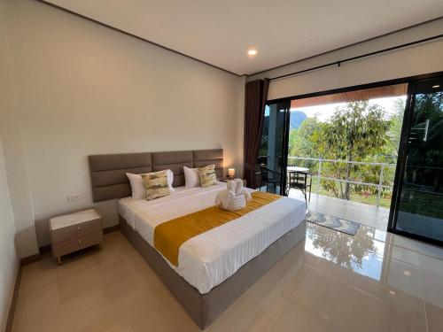 Postel nebo postele na pokoji v ubytování Marigold Aonang Resort