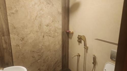 Ένα μπάνιο στο Luxury Clifton 2-BR Flat