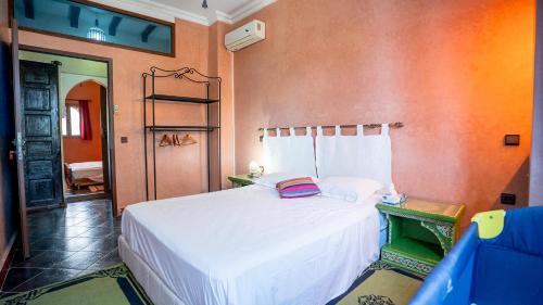 Ένα ή περισσότερα κρεβάτια σε δωμάτιο στο Villa Nafsi Aghmat Marrakech Piscine Chauffée