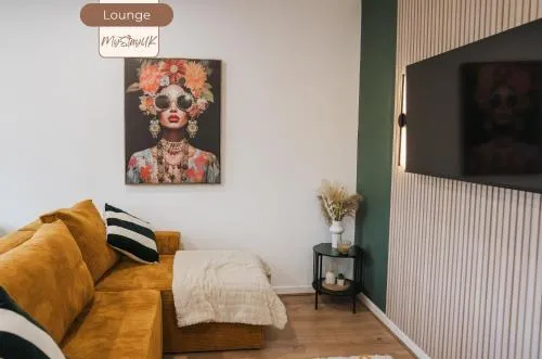 Modern City-Centre Home | Sleeps 12 | Free Parking photo 1
