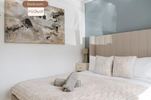 Modern City-Centre Home | Sleeps 12 | Free Parking photo 13